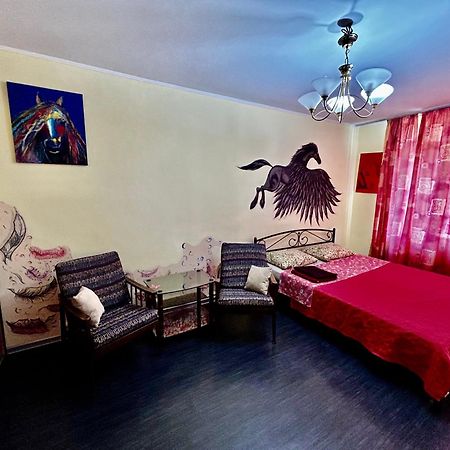 Apartment Near Train Station And Close To City Center Kiew Exterior foto