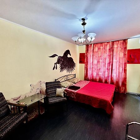 Apartment Near Train Station And Close To City Center Kiew Exterior foto
