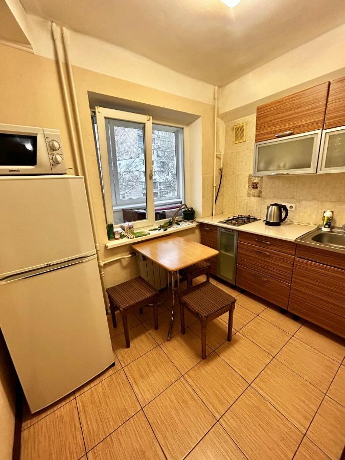 Apartment Near Train Station And Close To City Center Kiew Exterior foto