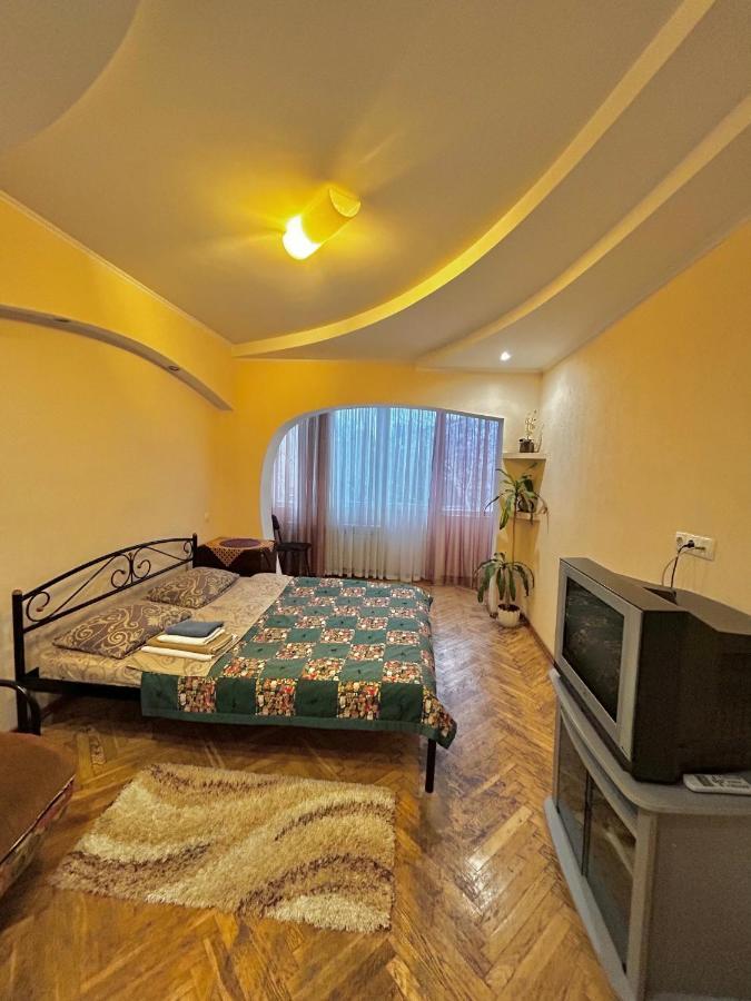 Apartment Near Train Station And Close To City Center Kiew Exterior foto