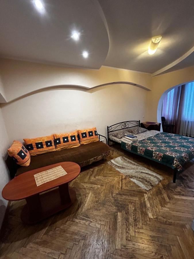 Apartment Near Train Station And Close To City Center Kiew Exterior foto