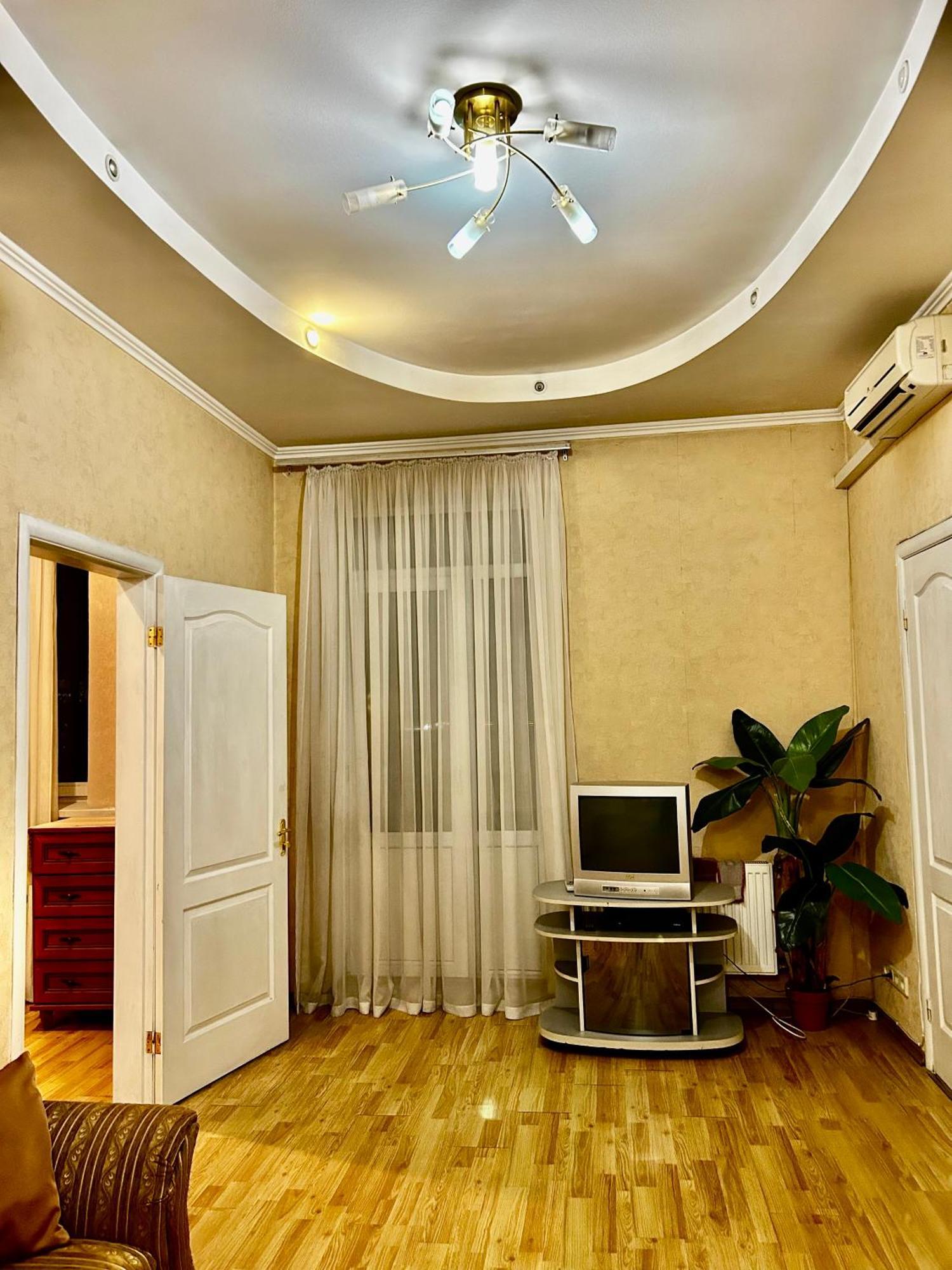 Apartment Near Train Station And Close To City Center Kiew Exterior foto