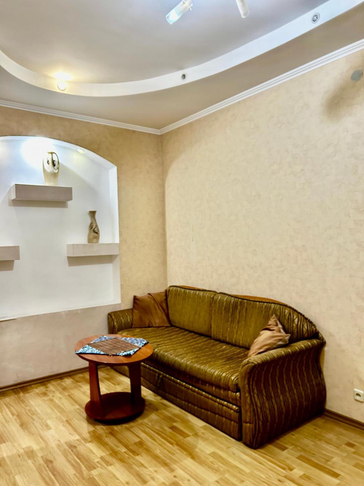 Apartment Near Train Station And Close To City Center Kiew Exterior foto