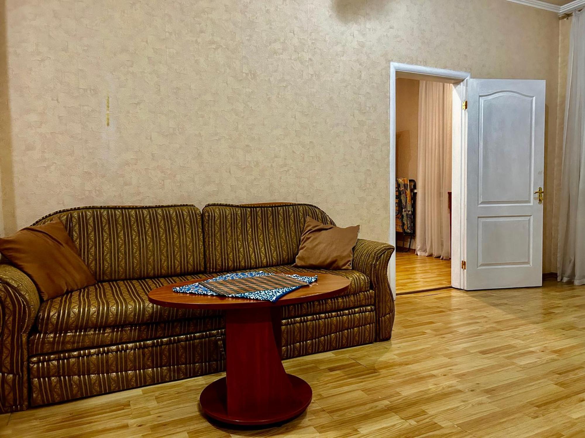 Apartment Near Train Station And Close To City Center Kiew Exterior foto