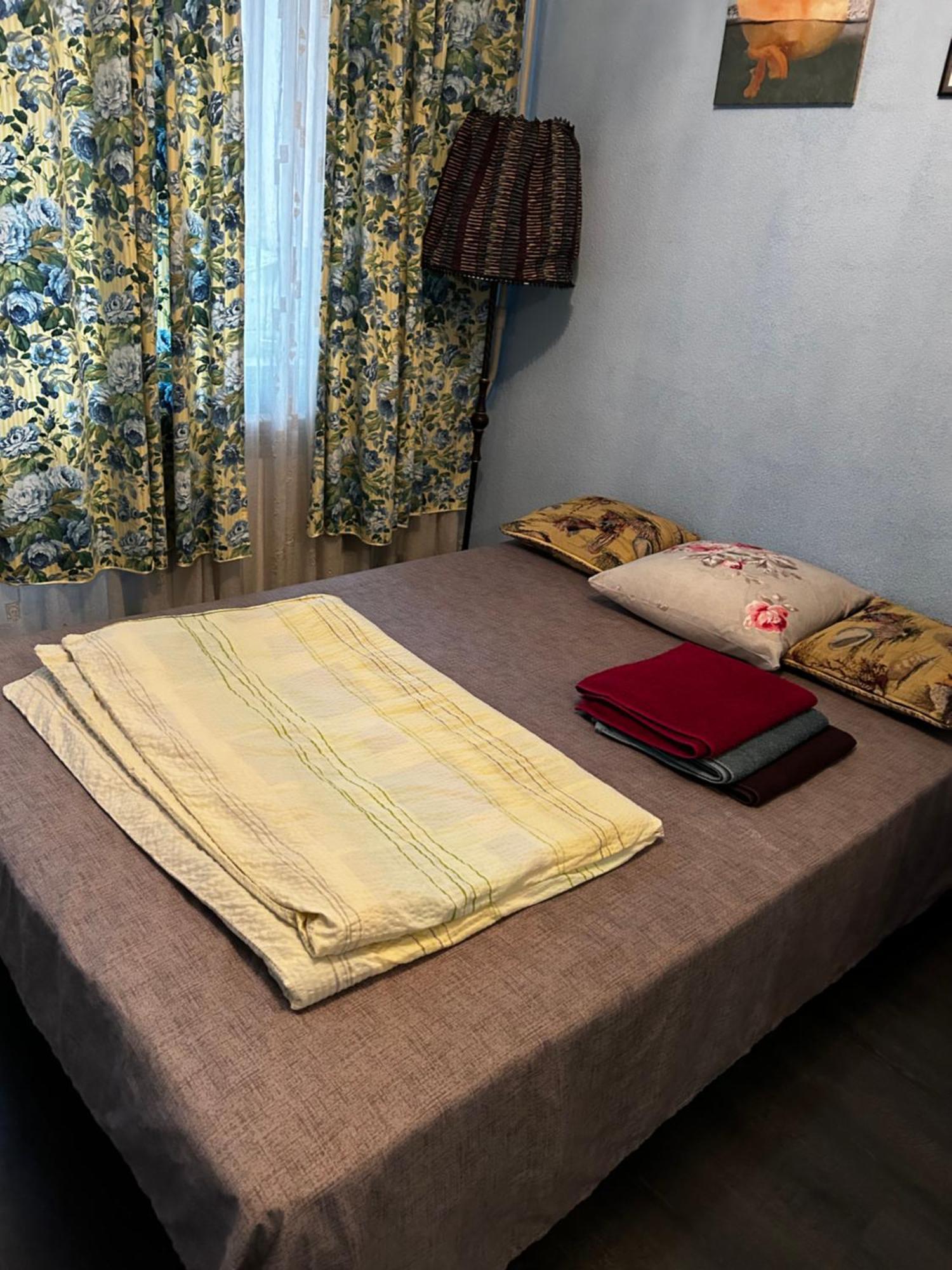 Apartment Near Train Station And Close To City Center Kiew Exterior foto