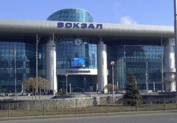 Apartment Near Train Station And Close To City Center Kiew Exterior foto