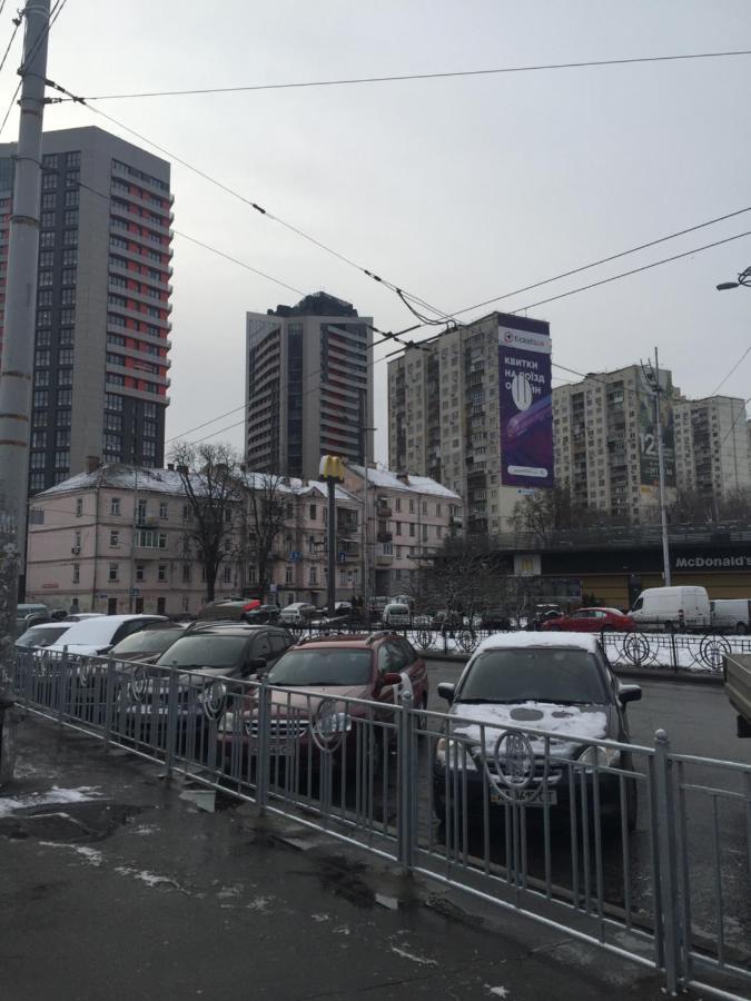 Apartment Near Train Station And Close To City Center Kiew Exterior foto